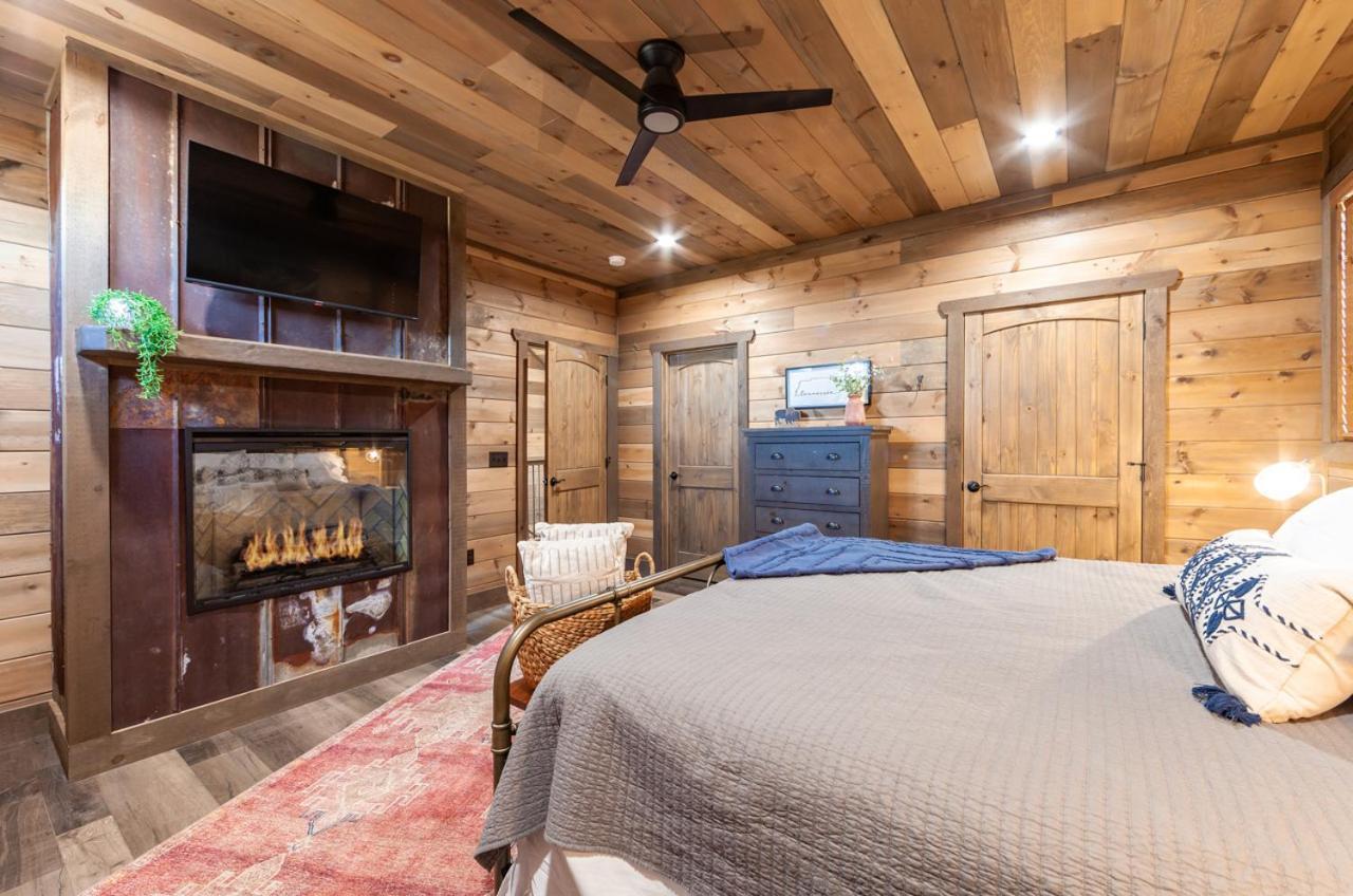Splash Mountain Pool Hot Tub Theater Game Room Sevierville Exterior foto